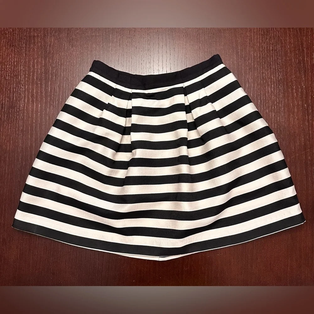 H&M Vintage Parisienne ivory black horizontal striped balloon full mini skirt